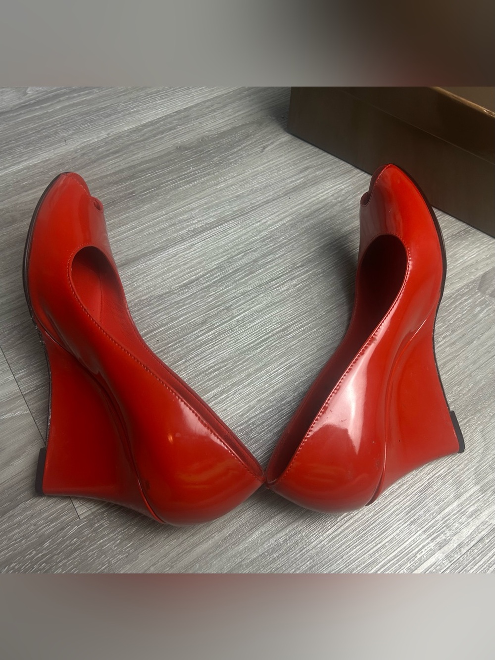 Gucci Red Patent Leather Peep Toe Wedge Pumps Heels Size 8 B - Picture 4 of 15